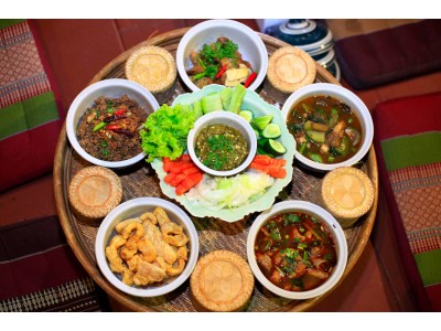 Khan Toke Dinner Chiang Rai at Toke-Tong Restaurant with Transfer